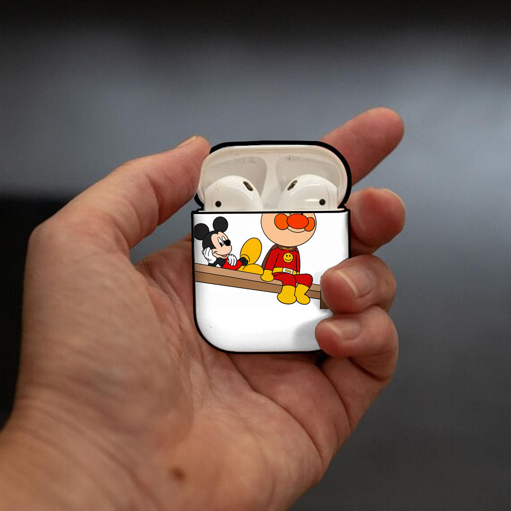 アンパンマン Anpanman AirPods 第2世代保護ケース ハードシェル ブラック 耐衝撃・防指紋・カラビナ付き